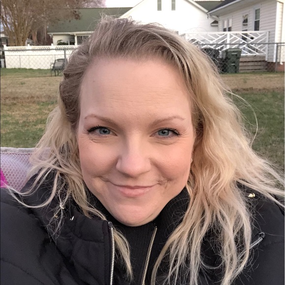 Meet your Posher, Alicia - Picture 1 of 1